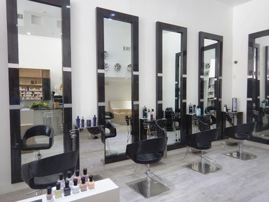 SALON DE BELLEZA Y VENTA DE CALZADO TUZAS SALON en Colima