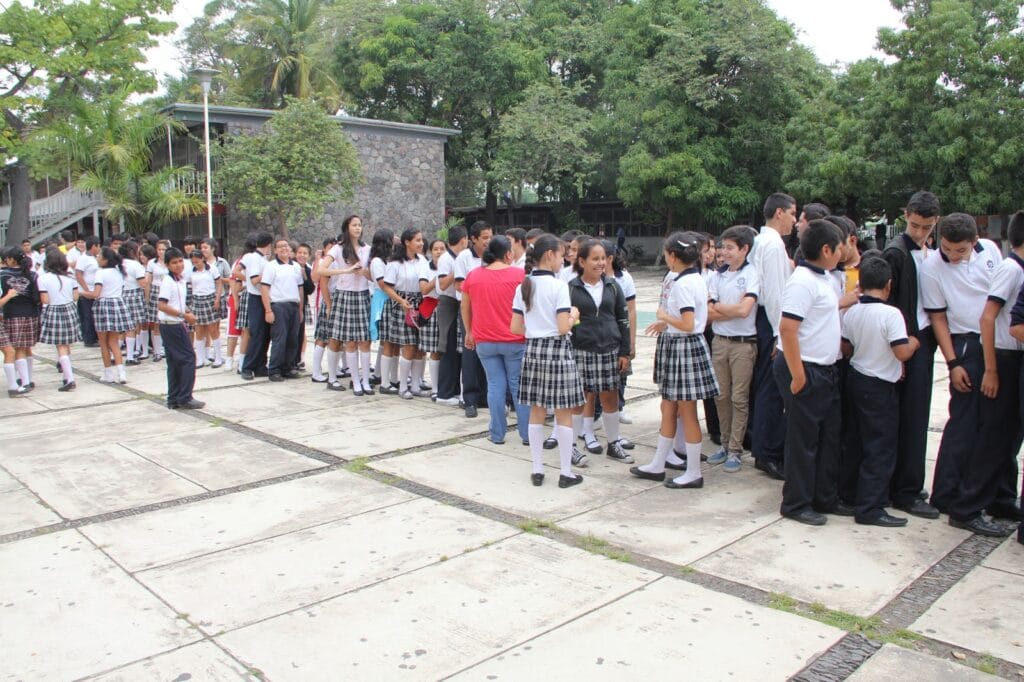 COCINA ESCOLAR DE TIEMPO COMPLETO DE LA SECUNDARIA DR. MANUEL SANDOVAL VALLARTA en Colima