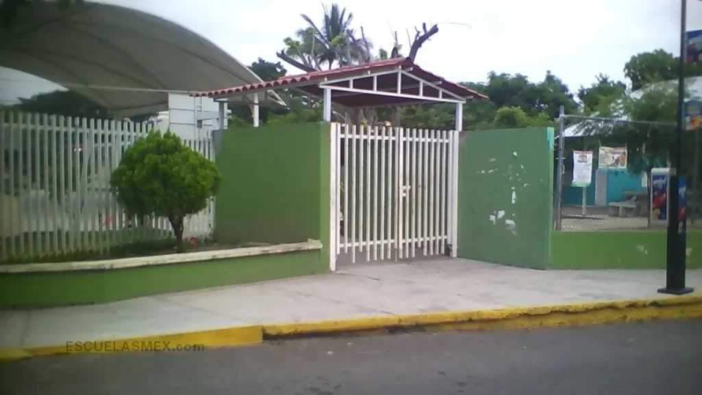 ESCUELA PRIMARIA ANICETO CASTELLANOS TURNO NOCTURNO 06EPR0030K en Colima